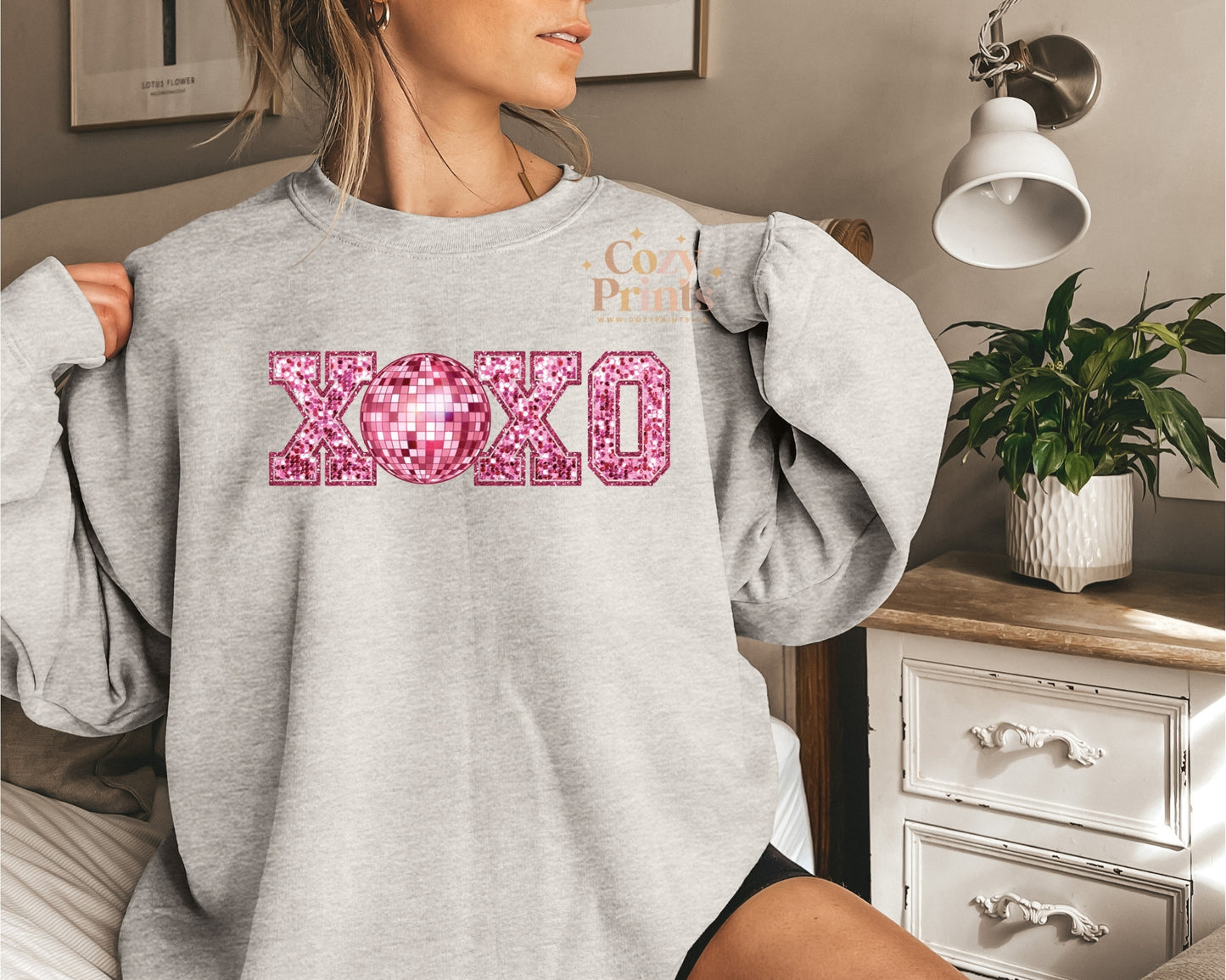 XOXO Sparkly Print | Unisex Sweatshirt